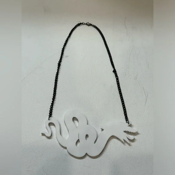 Beetlejuice Sandworm Short Choker Necklace - Picture 3 of 5